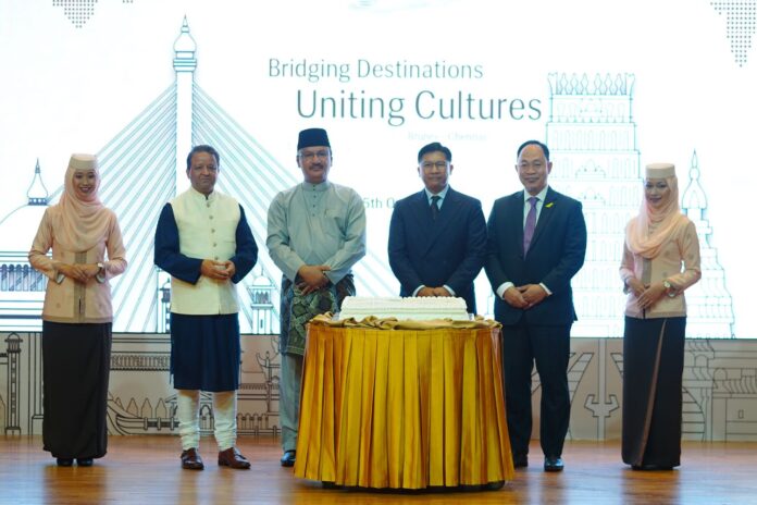 MTIC Minister YB Pg Dato Shamhary (3rd R) ceremonially launched RB’s Chennai route at an event held at Tarindak D'Seni. Also pictured are RB CEO Captain Sabirin (2nd R), Indian High Commissioner to Brunei H.E. Alok Amitabh Dimri (2nd L), and President of the Indian Chamber of Commerce and Nazmi MD Nazeer Ahmad (3rd L).